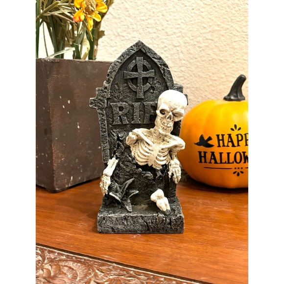☠️ NEW VIRAL TIKTOK HALLOWEEN RIP SKELETON ON TOMBSTONE CEMETERY FIGURE SPOOKY - Picture 1 of 9